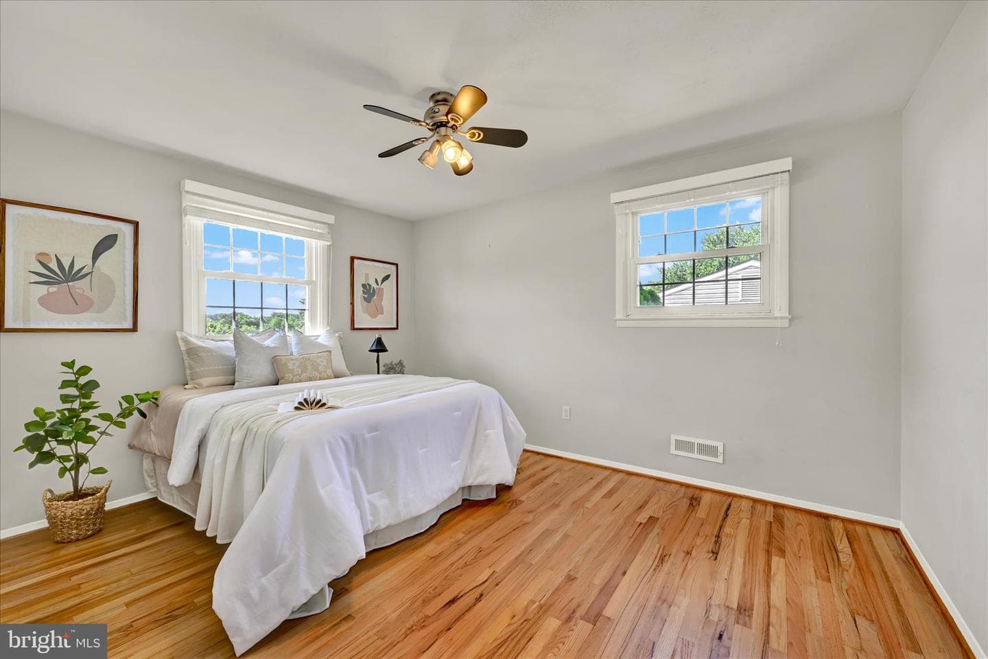 2104 Triandos Drive photo 14