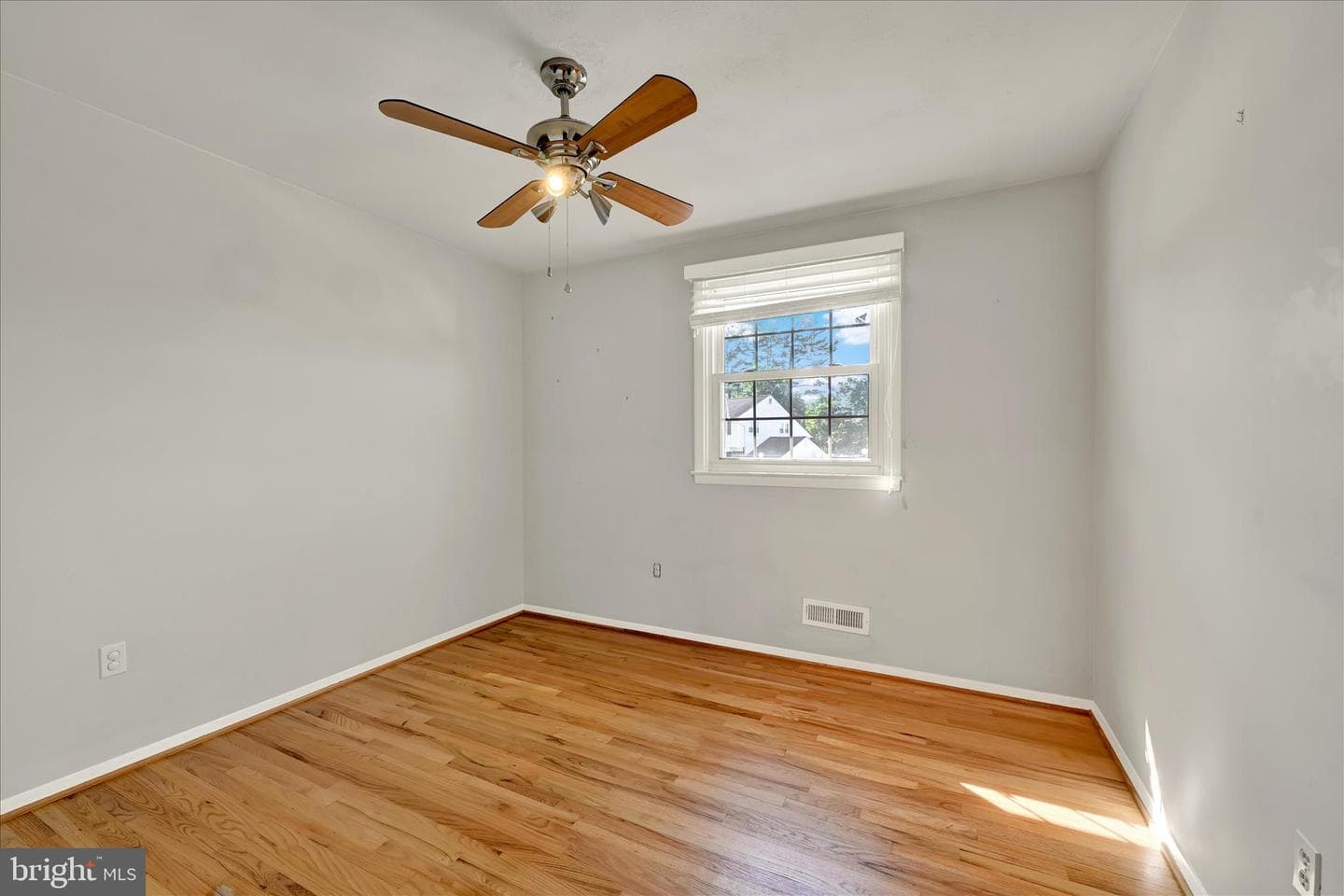 2104 Triandos Drive photo 15