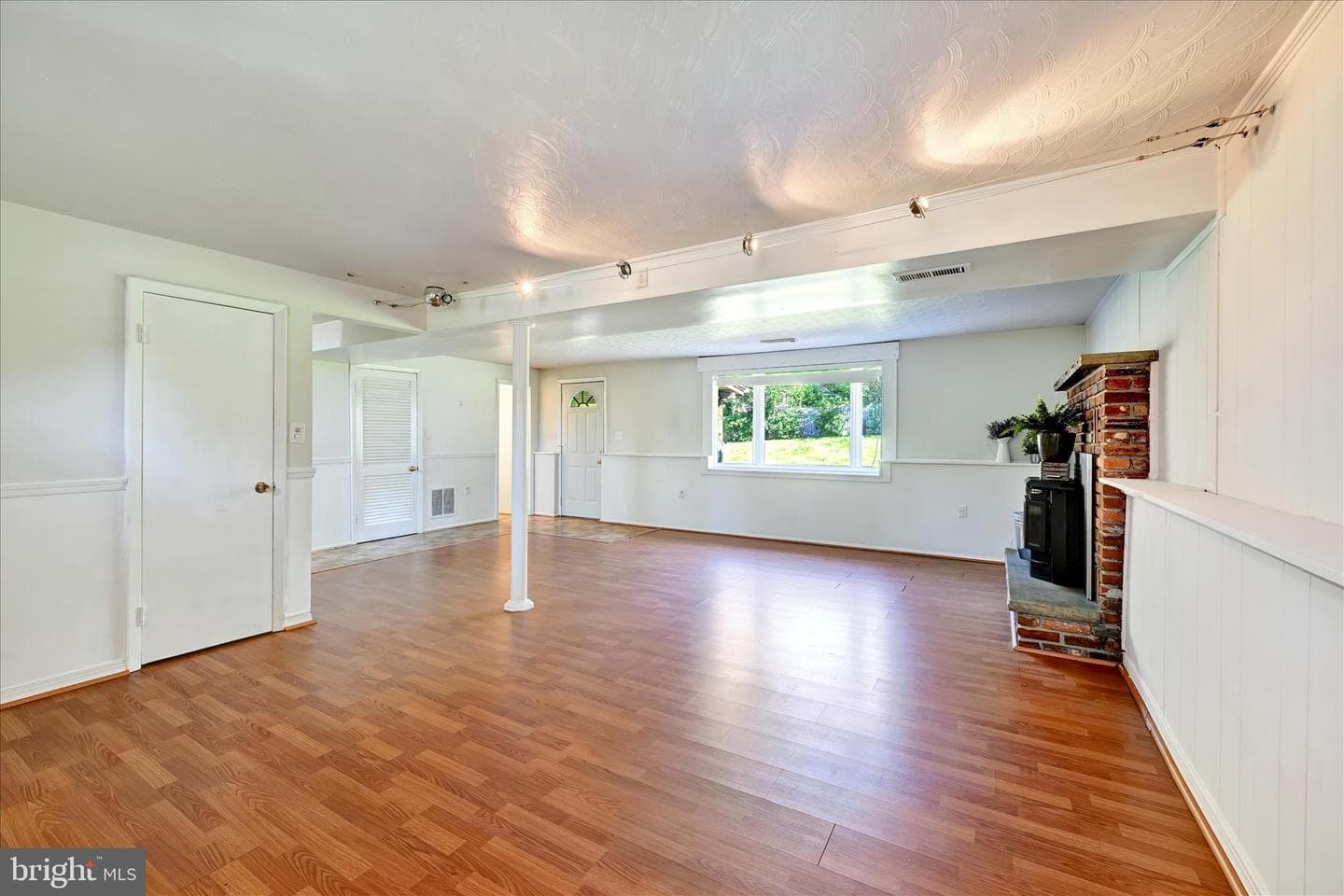 2104 Triandos Drive photo 16