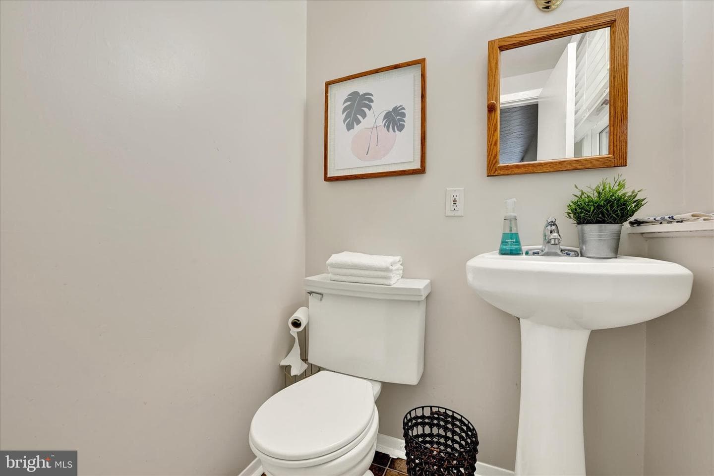 2104 Triandos Drive photo 19