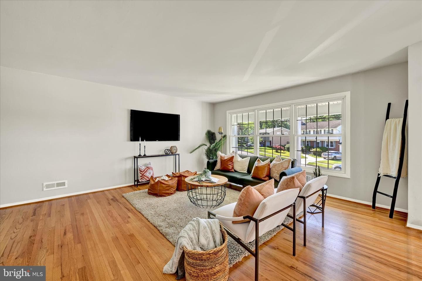 2104 Triandos Drive photo 3