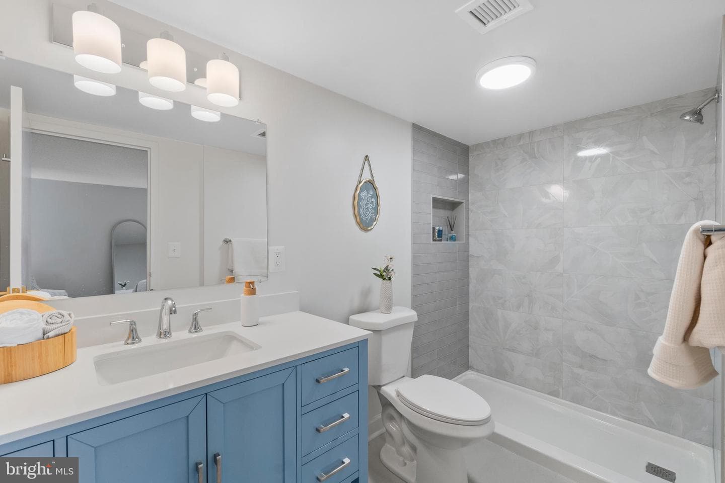 205 E Joppa Road #2703 photo 31