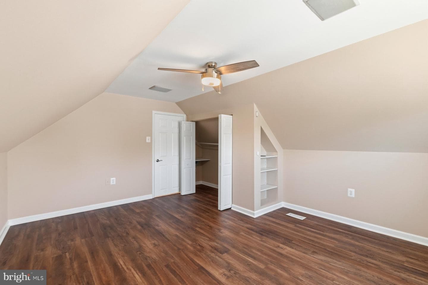 9704 Oakdale Avenue photo 23