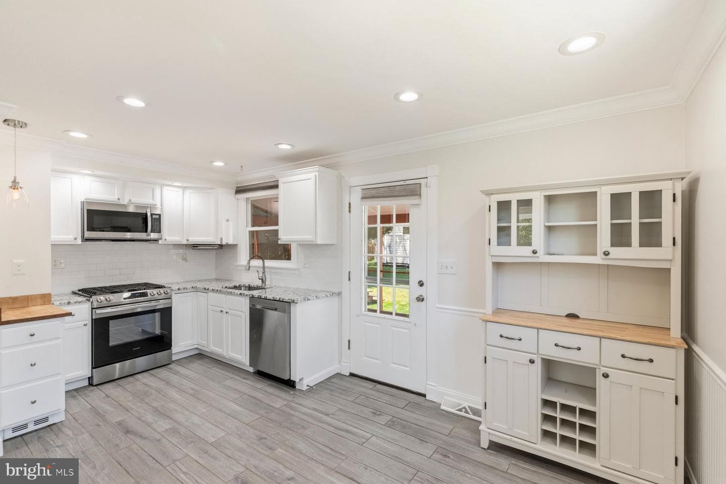 9704 Oakdale Avenue photo 31