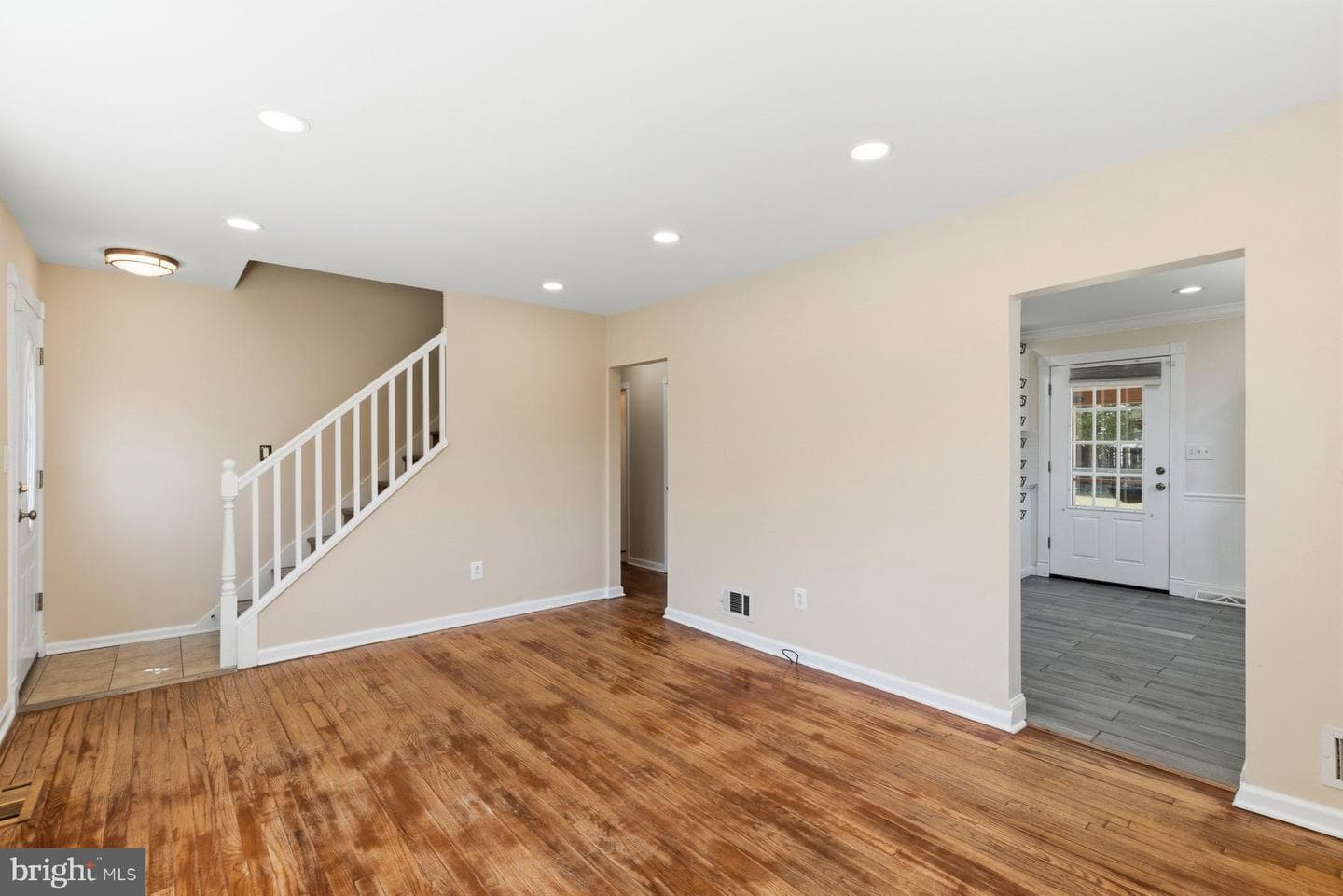 9704 Oakdale Avenue photo 34