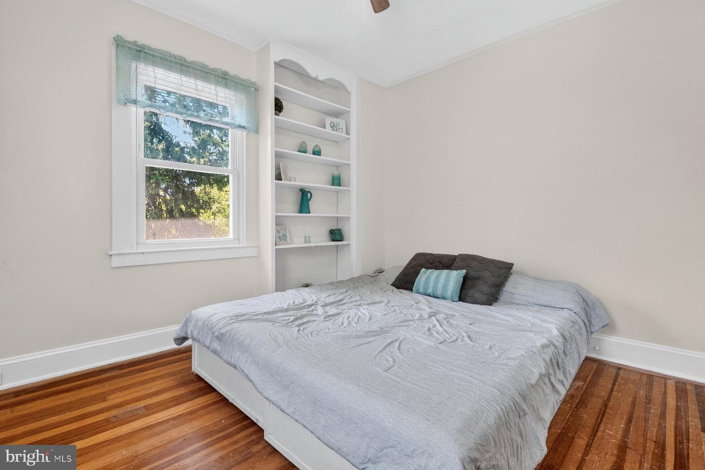 121 Forest Avenue photo 28