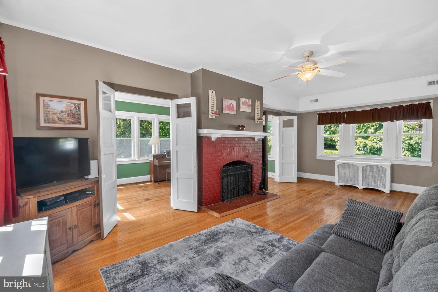 121 Forest Avenue photo 8