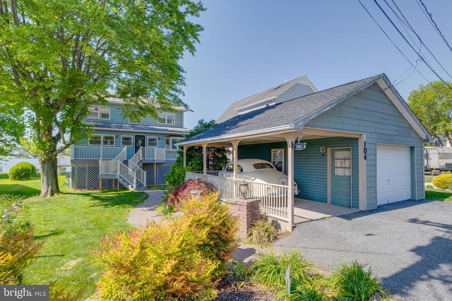 104 Kingston Park Lane W photo 2