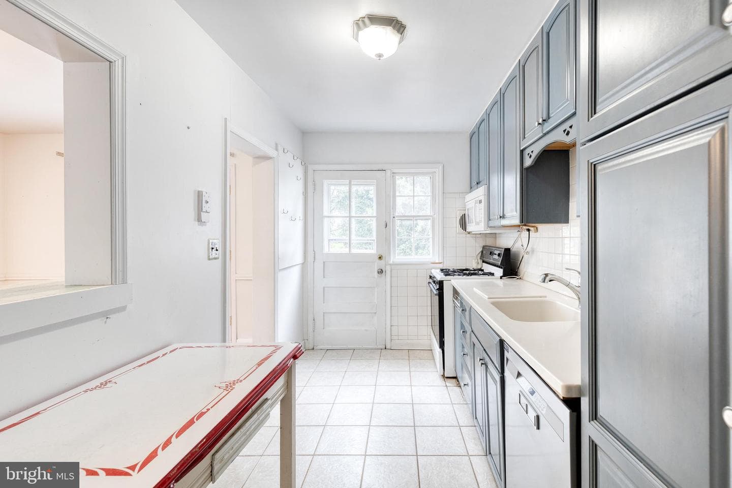 934 Radcliffe Road photo 11