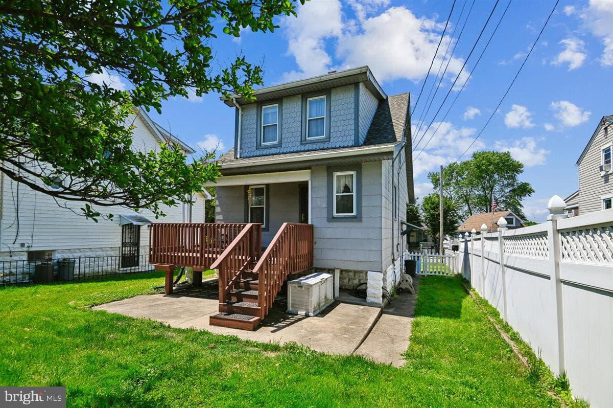 1817 Maxwell Ave photo 13