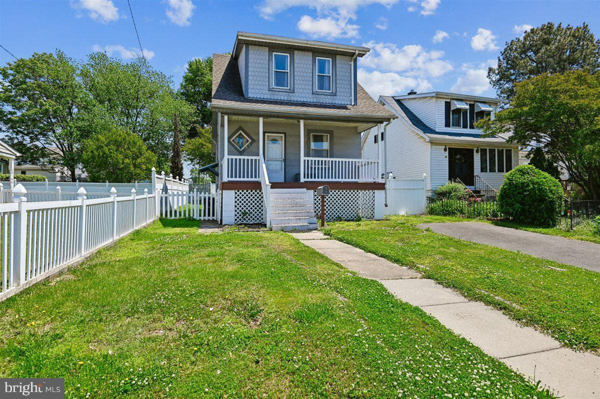 1817 Maxwell Ave photo 2