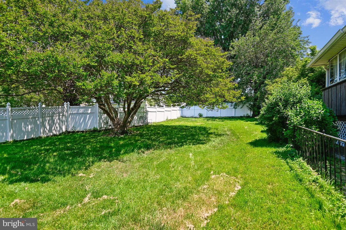 1817 Maxwell Ave photo 22