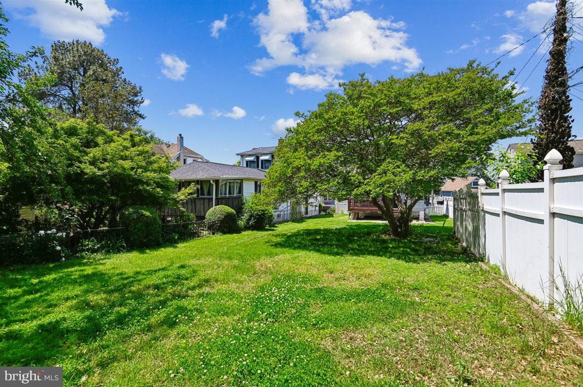 1817 Maxwell Ave photo 24