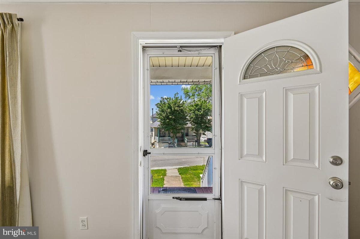 1817 Maxwell Ave photo 26