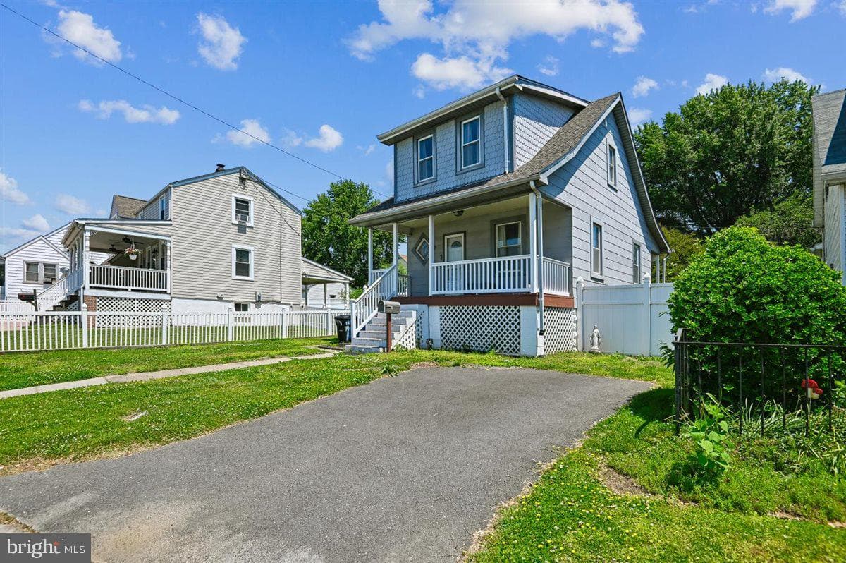 1817 Maxwell Ave photo 4