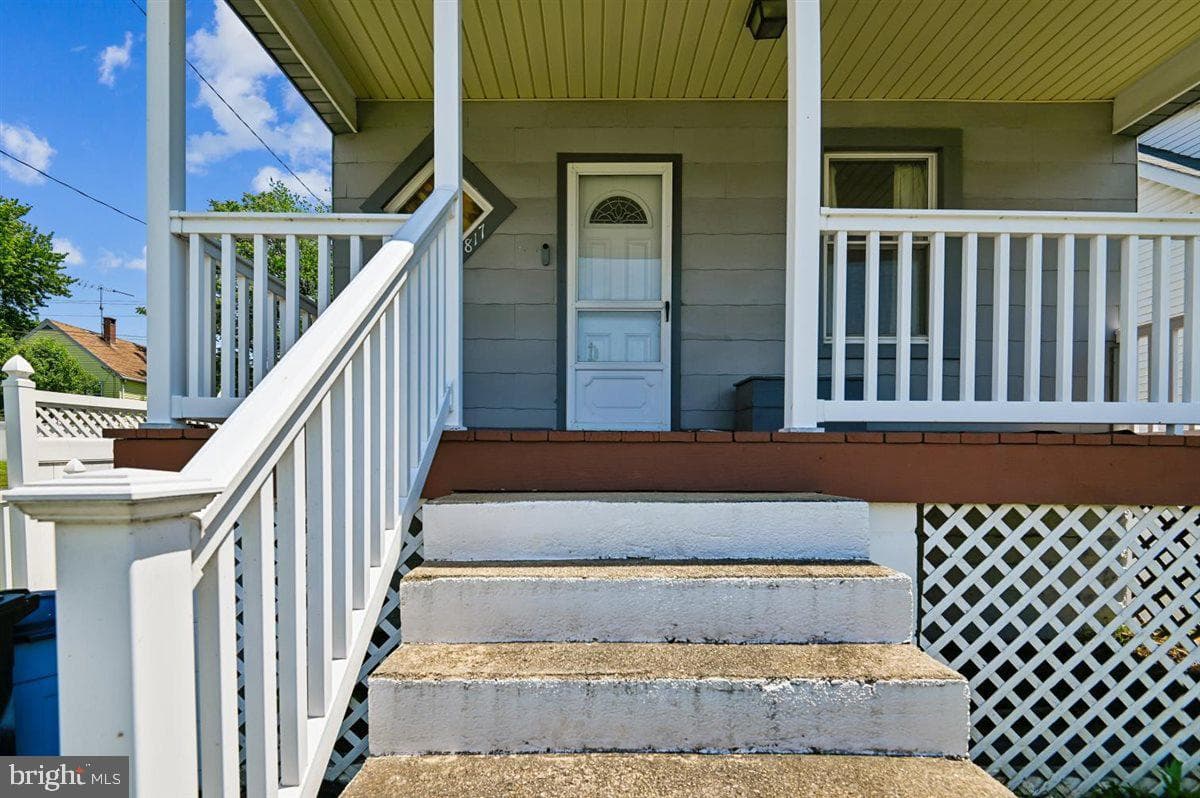 1817 Maxwell Ave photo 5