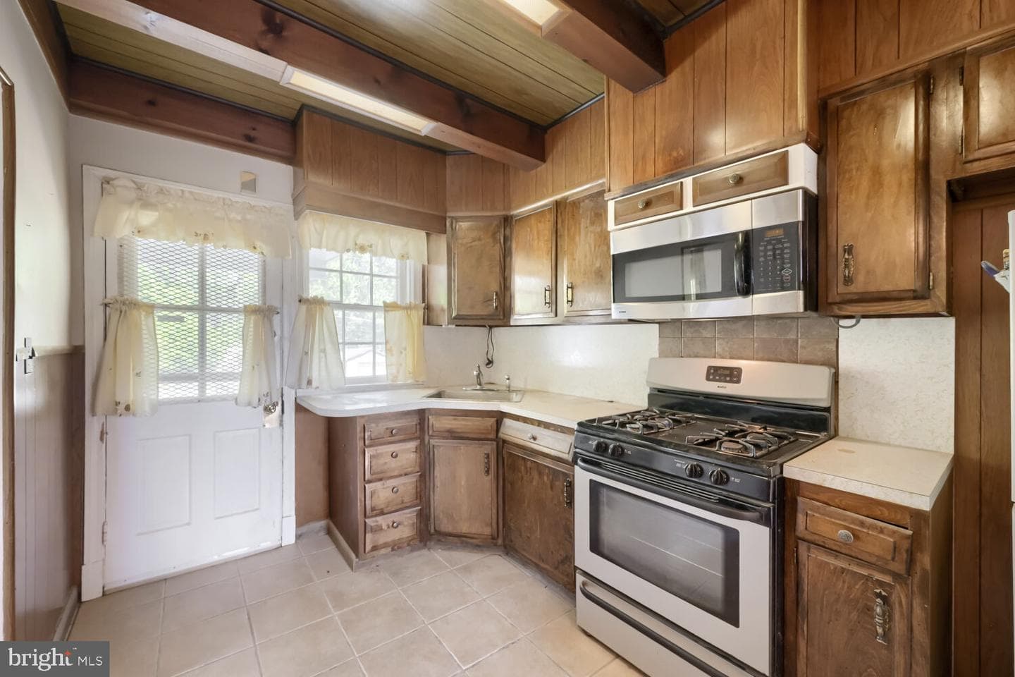2411 Fairway photo 10