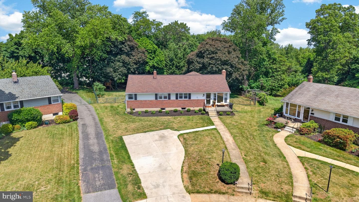 401 Allview Court photo 3