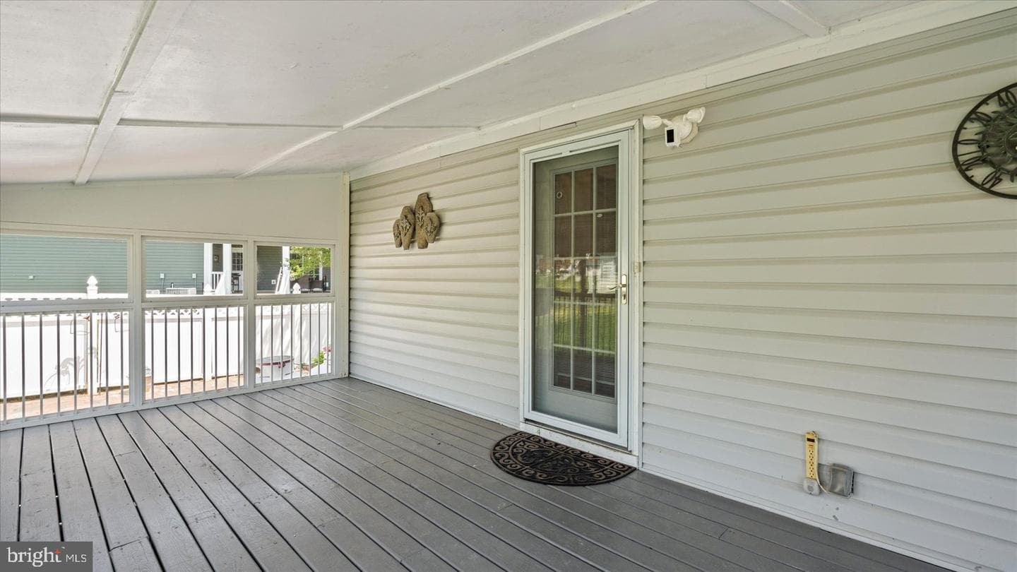 646 Rockaway Beach Avenue photo 37