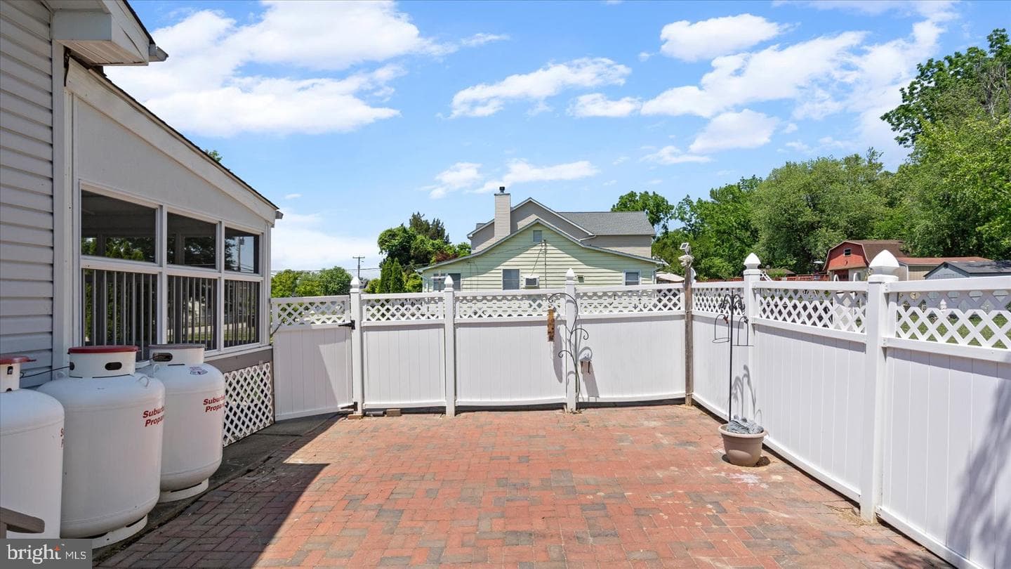 646 Rockaway Beach Avenue photo 39