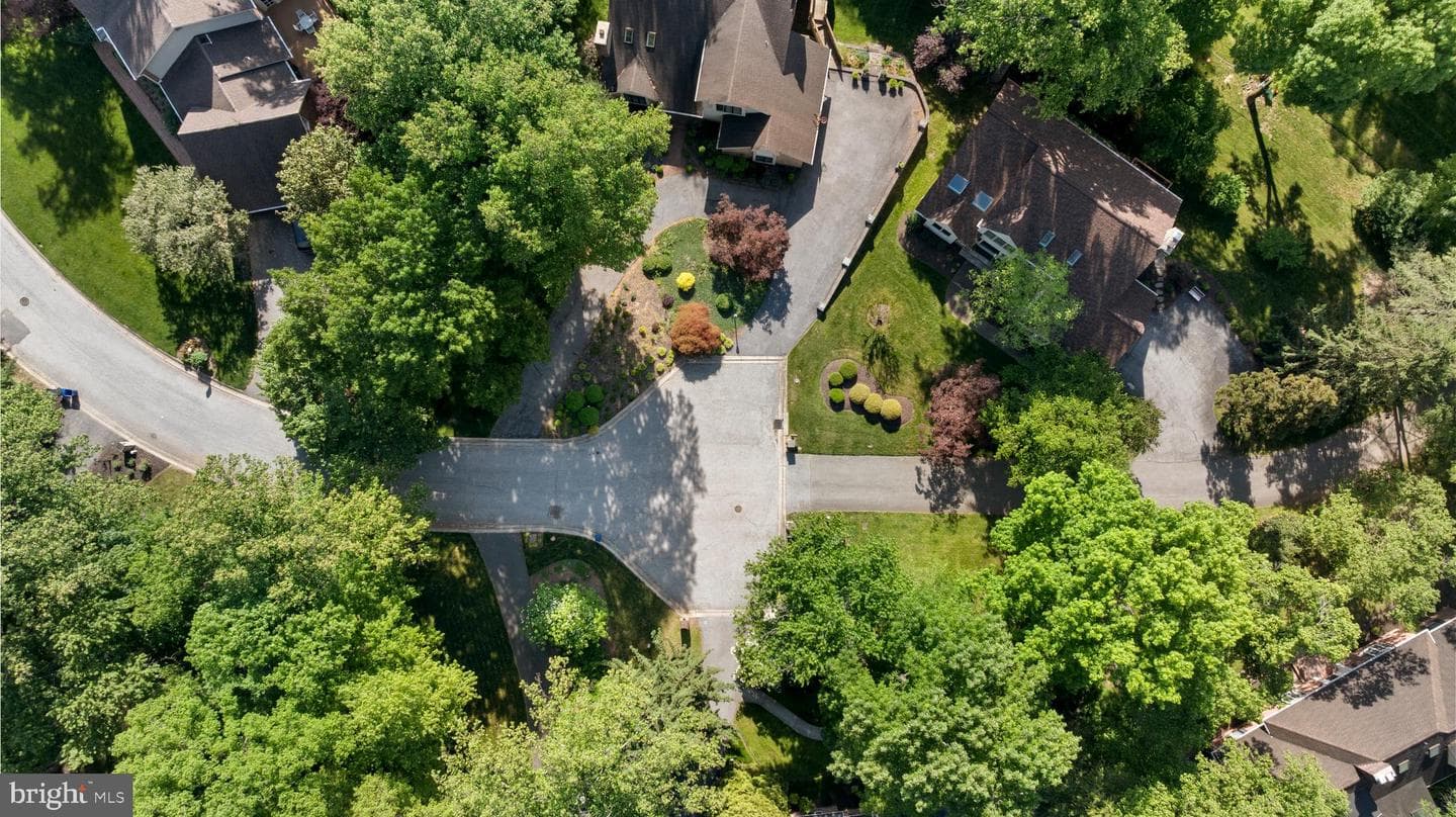 3 Roland Court photo 3