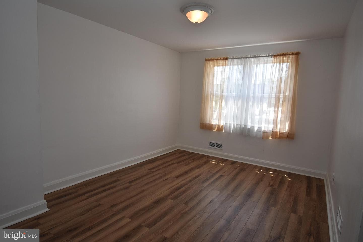 7509 Holabird Avenue photo 11