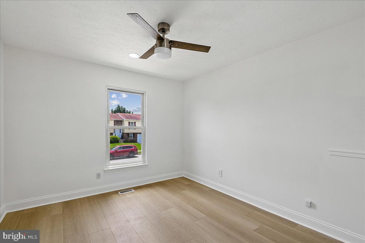 9447 Bellhall photo 21