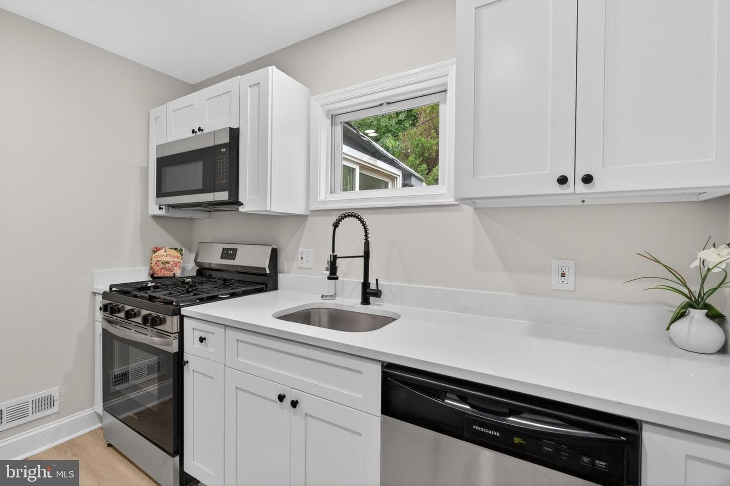 8723 Roper Road photo 12