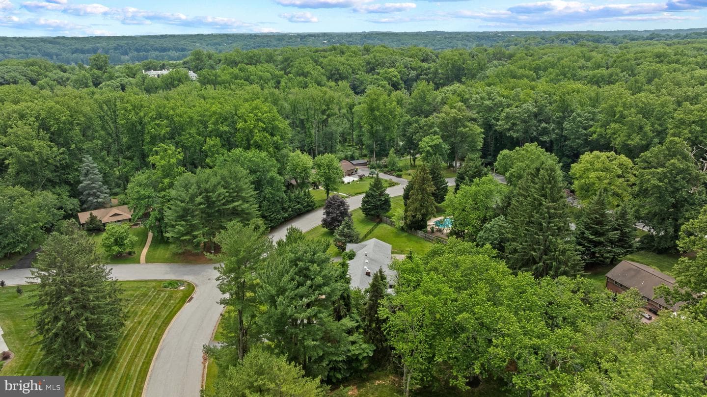6 Rainbow Court photo 38