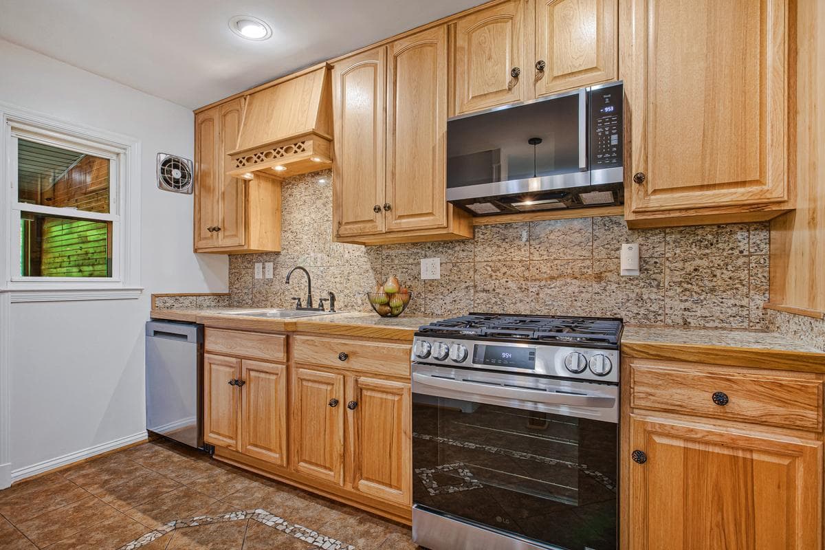 1016 Winsford Road photo 11