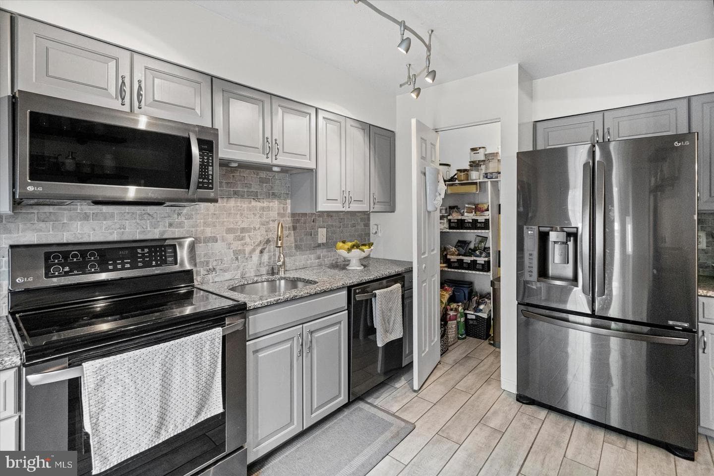 70 Stone Park Place photo 15