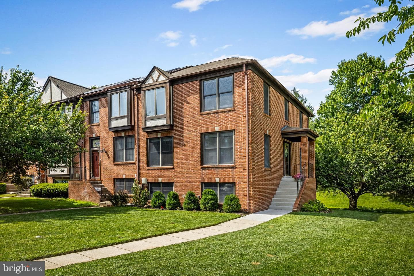 56 Rhodes Place photo 2