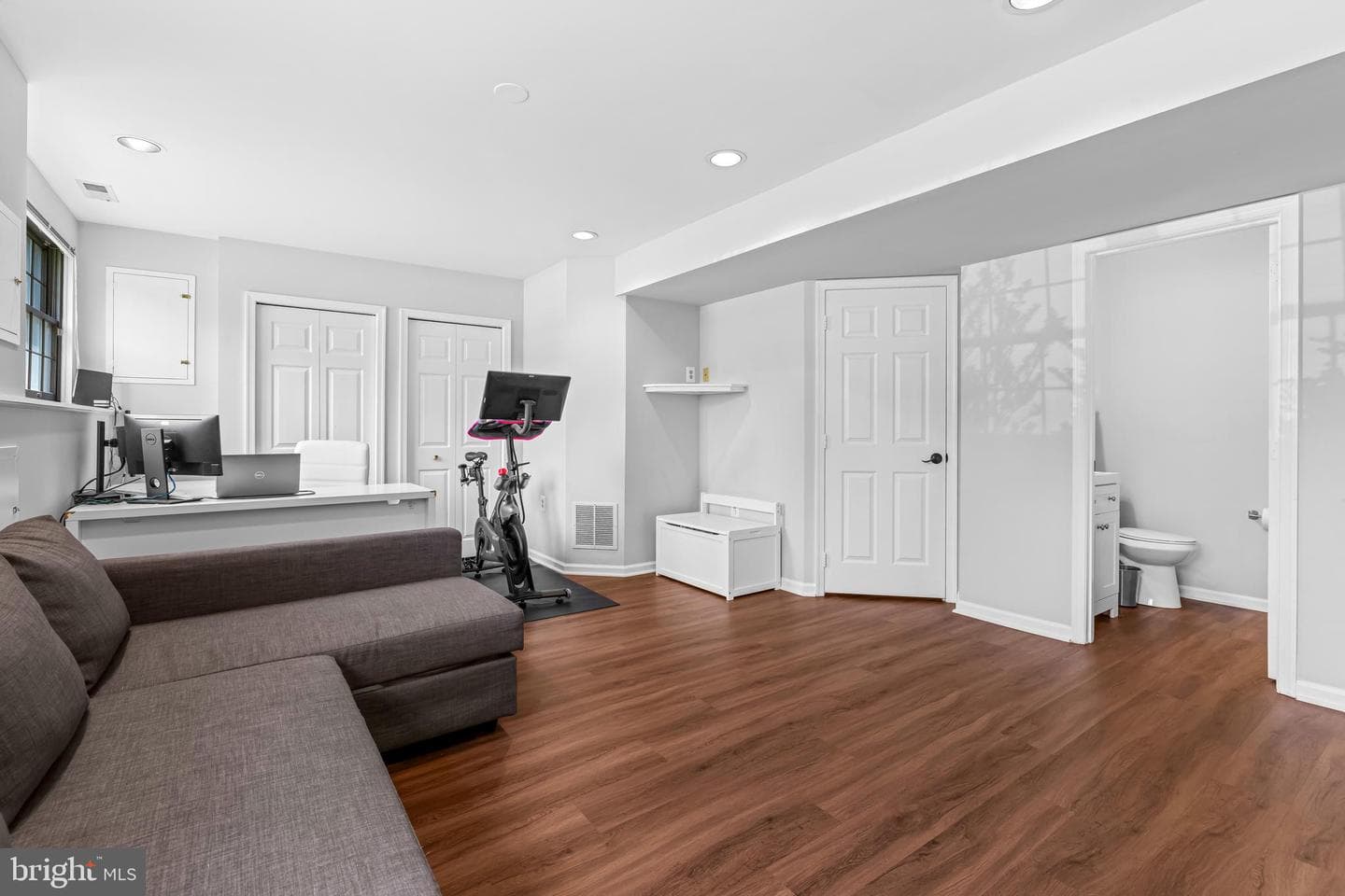 56 Rhodes Place photo 38