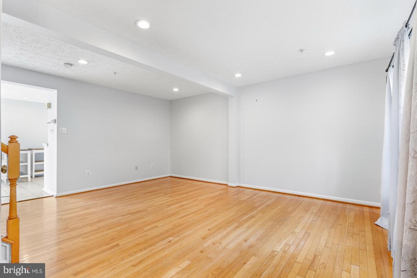 9332 Vanguard Court photo 3