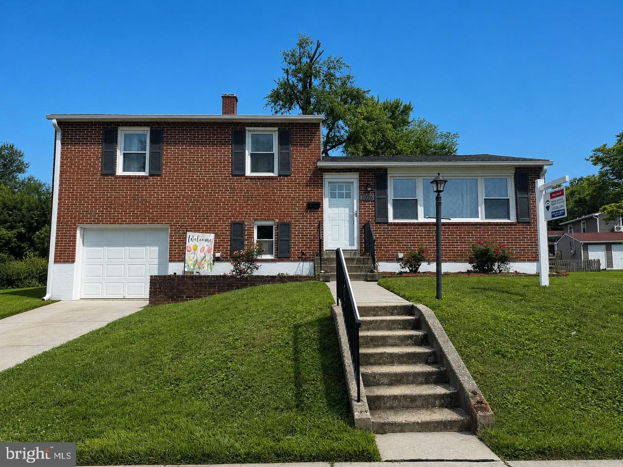 1626 Charmuth Road photo 2