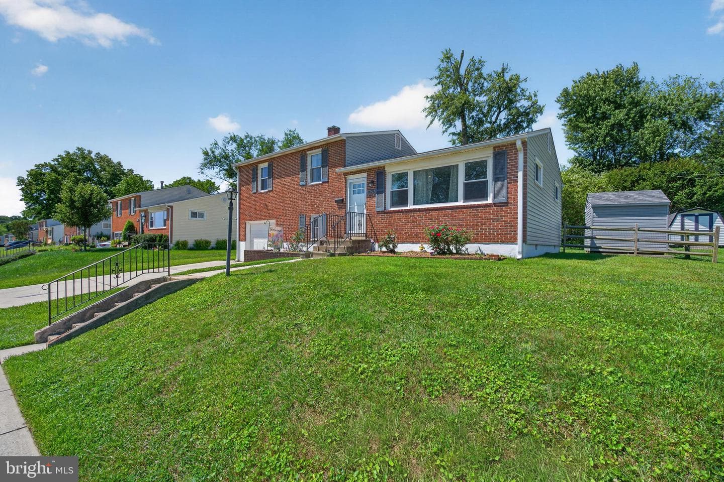 1626 Charmuth Road photo 3