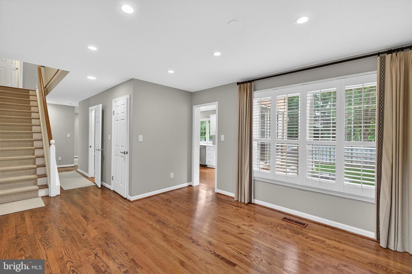 6 Nearfield Road photo 17