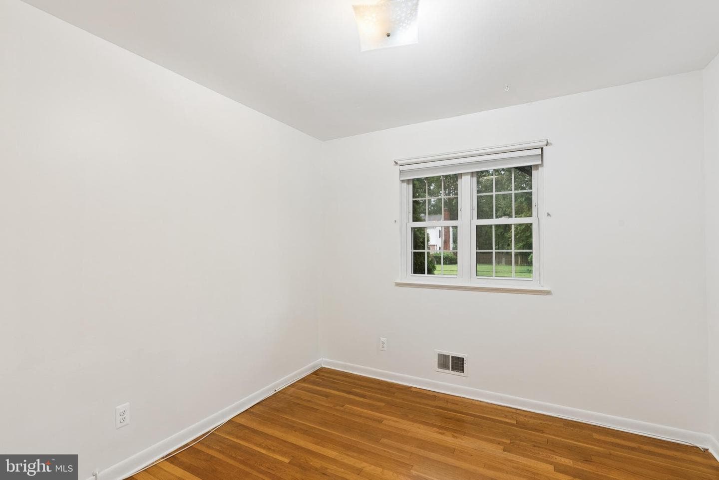404 Crosby photo 17