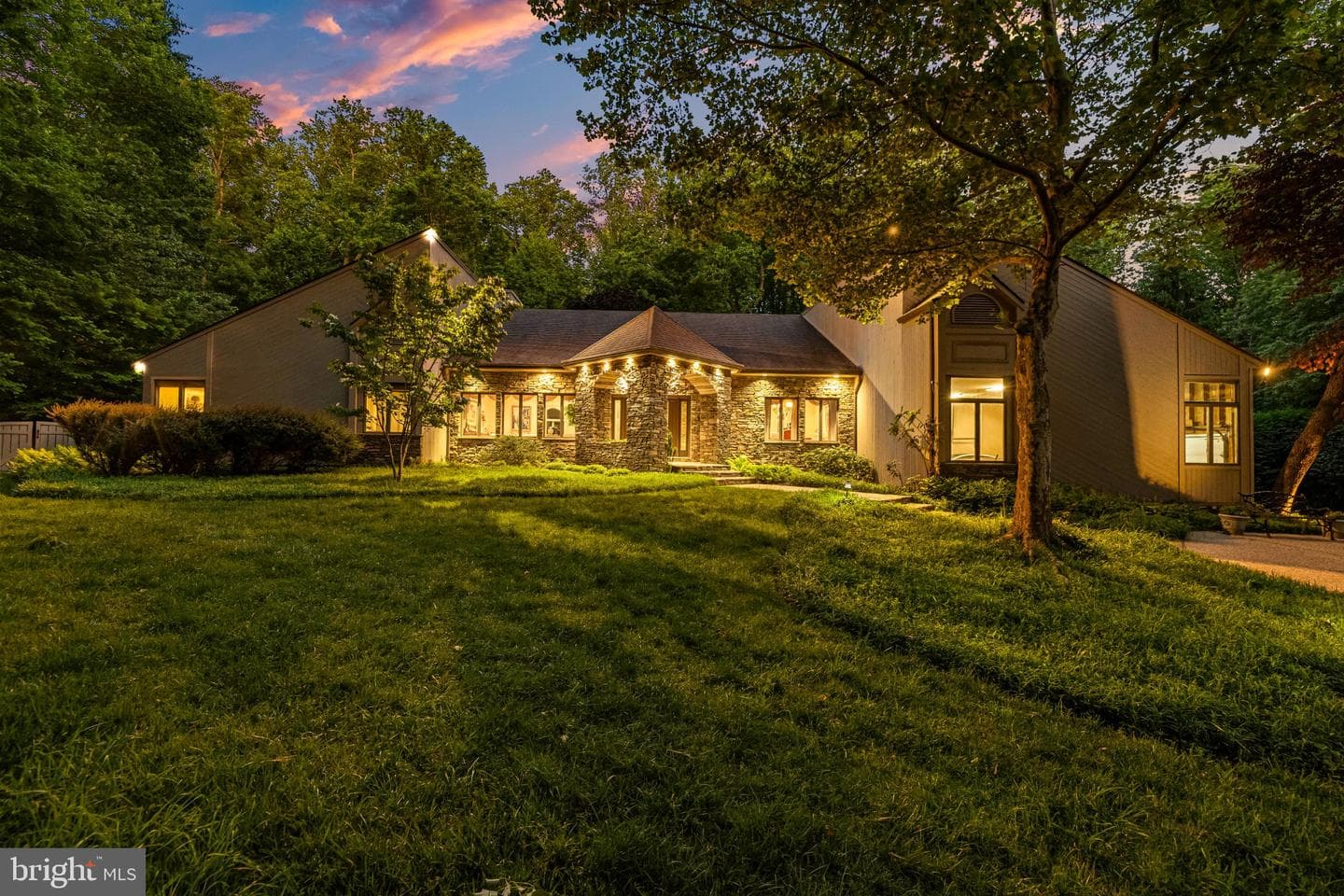 12113 Heneson Garth