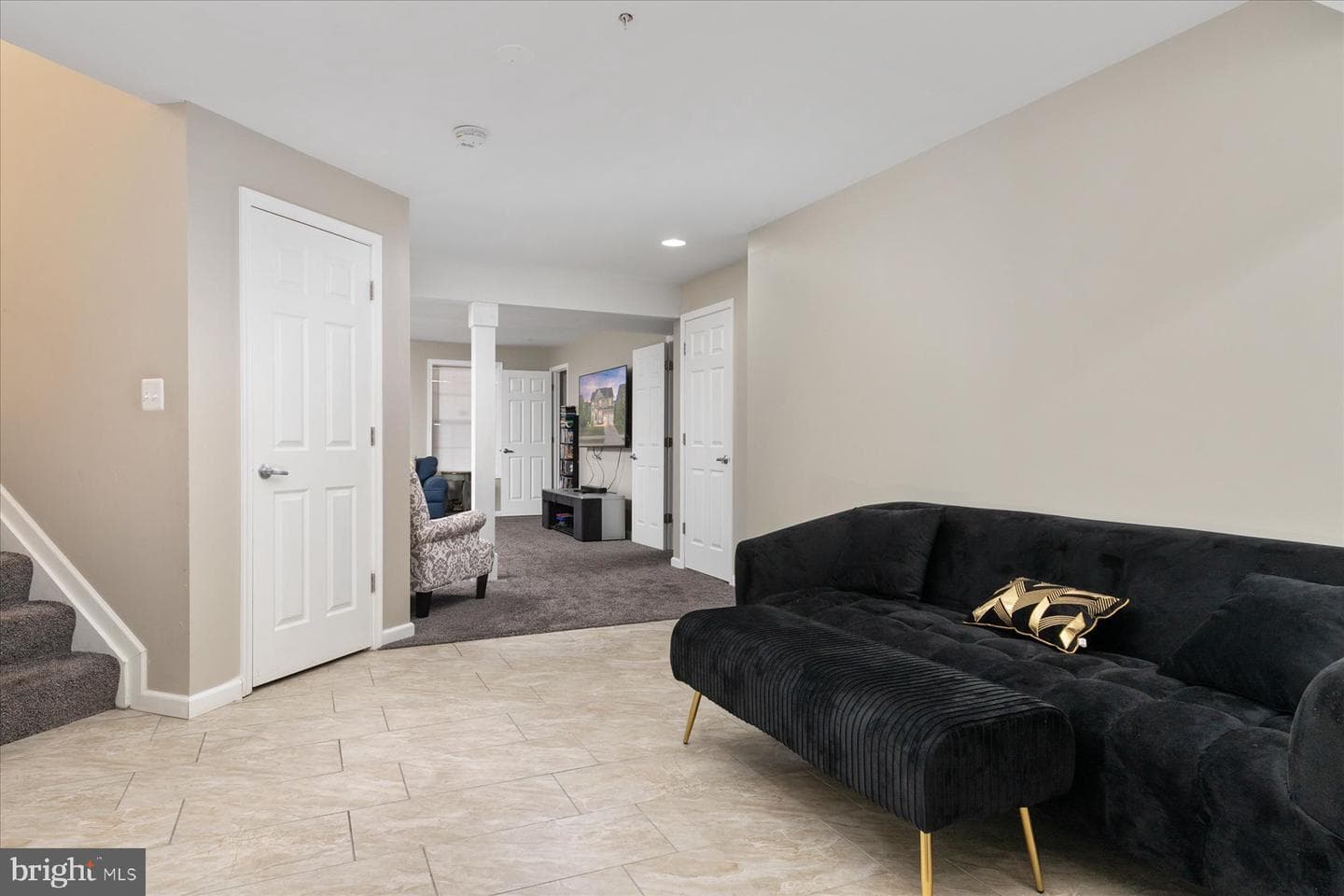 512 Whinstone Drive photo 32