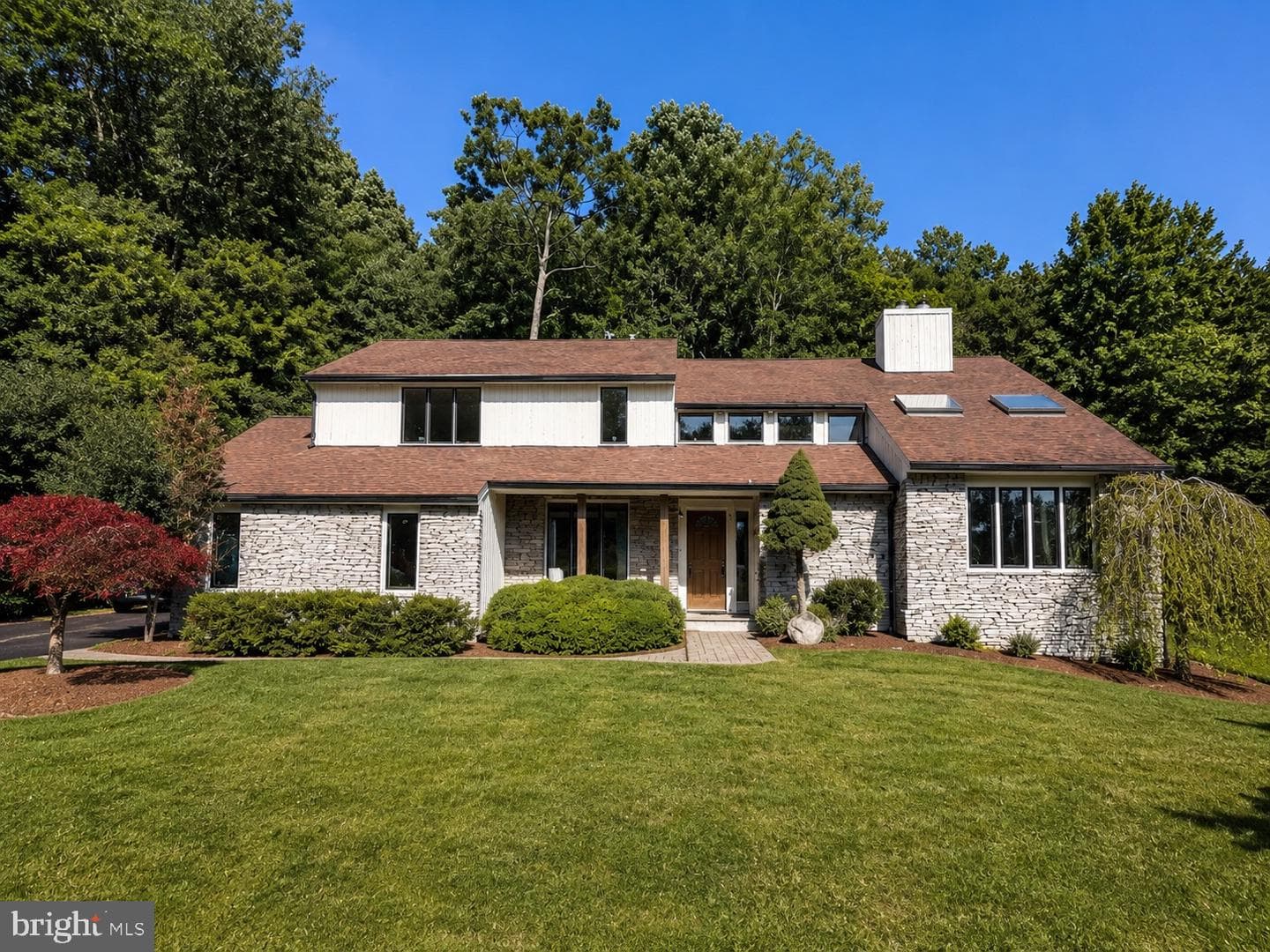 2318 Shaded Brook Drive photo 3