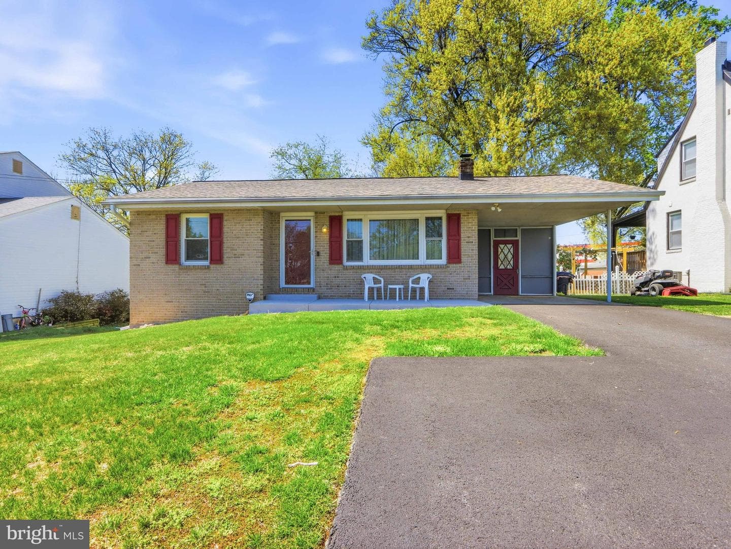 718 Kent Avenue photo 32