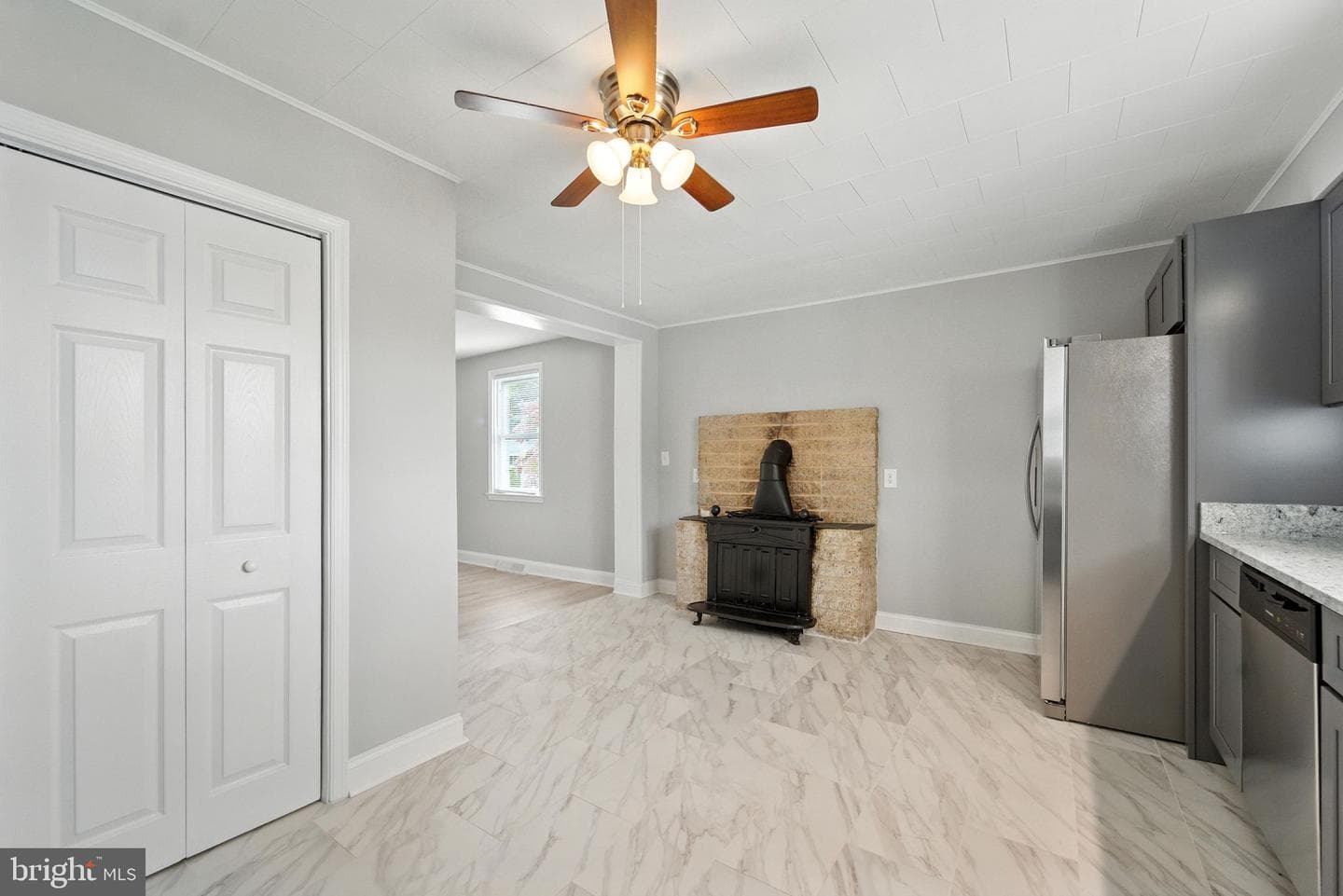 1608 Howard photo 17