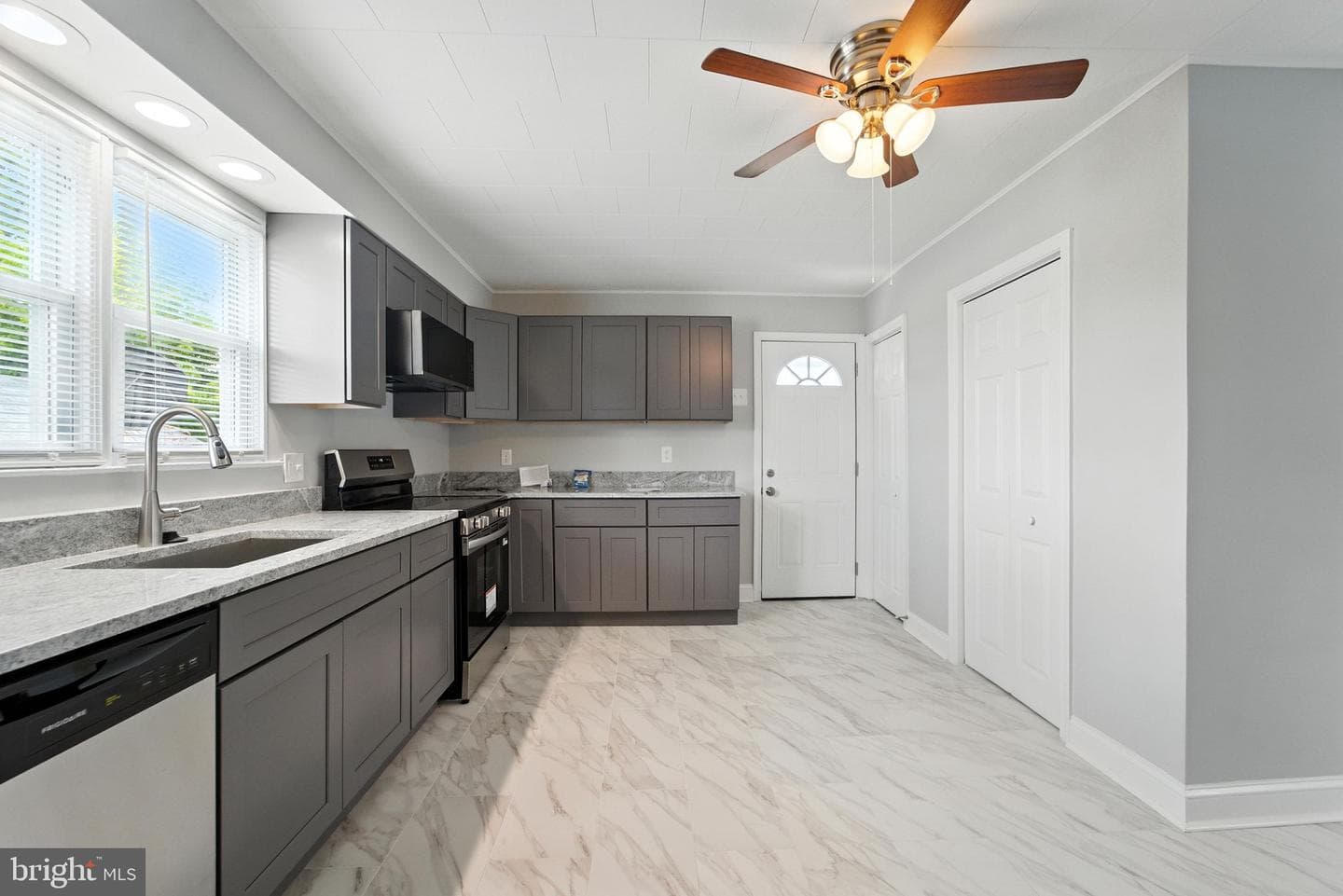 1608 Howard photo 18