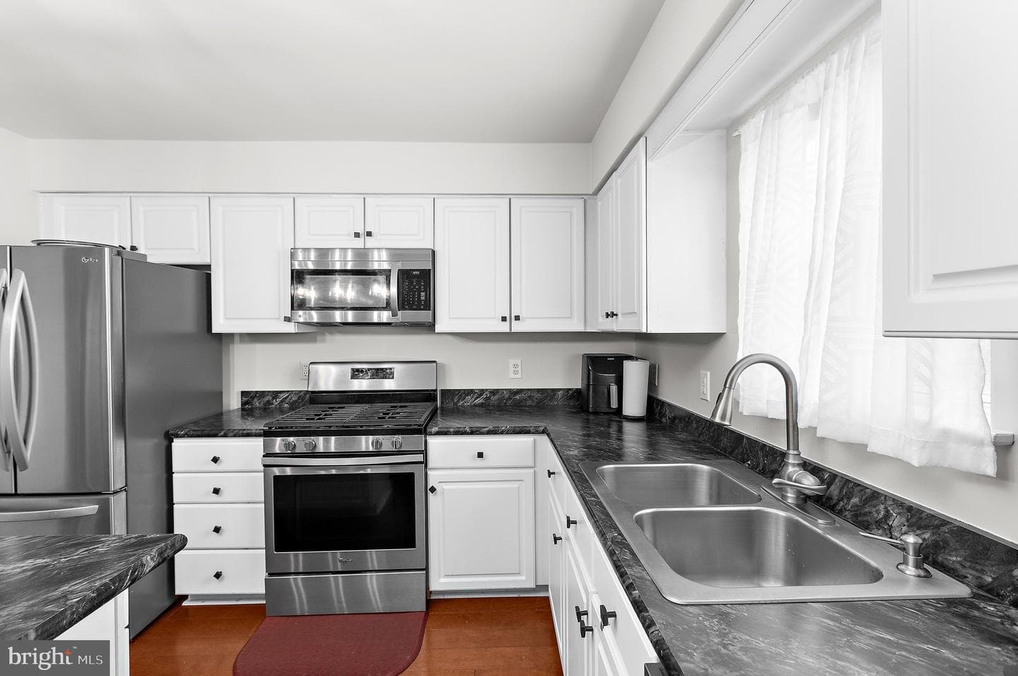 9534 Georgian Way photo 13
