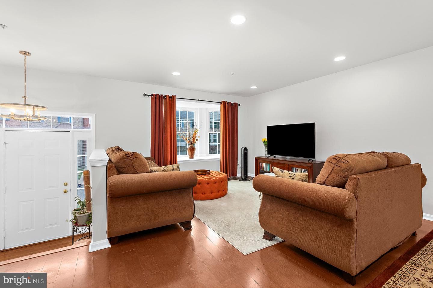 9534 Georgian Way photo 4