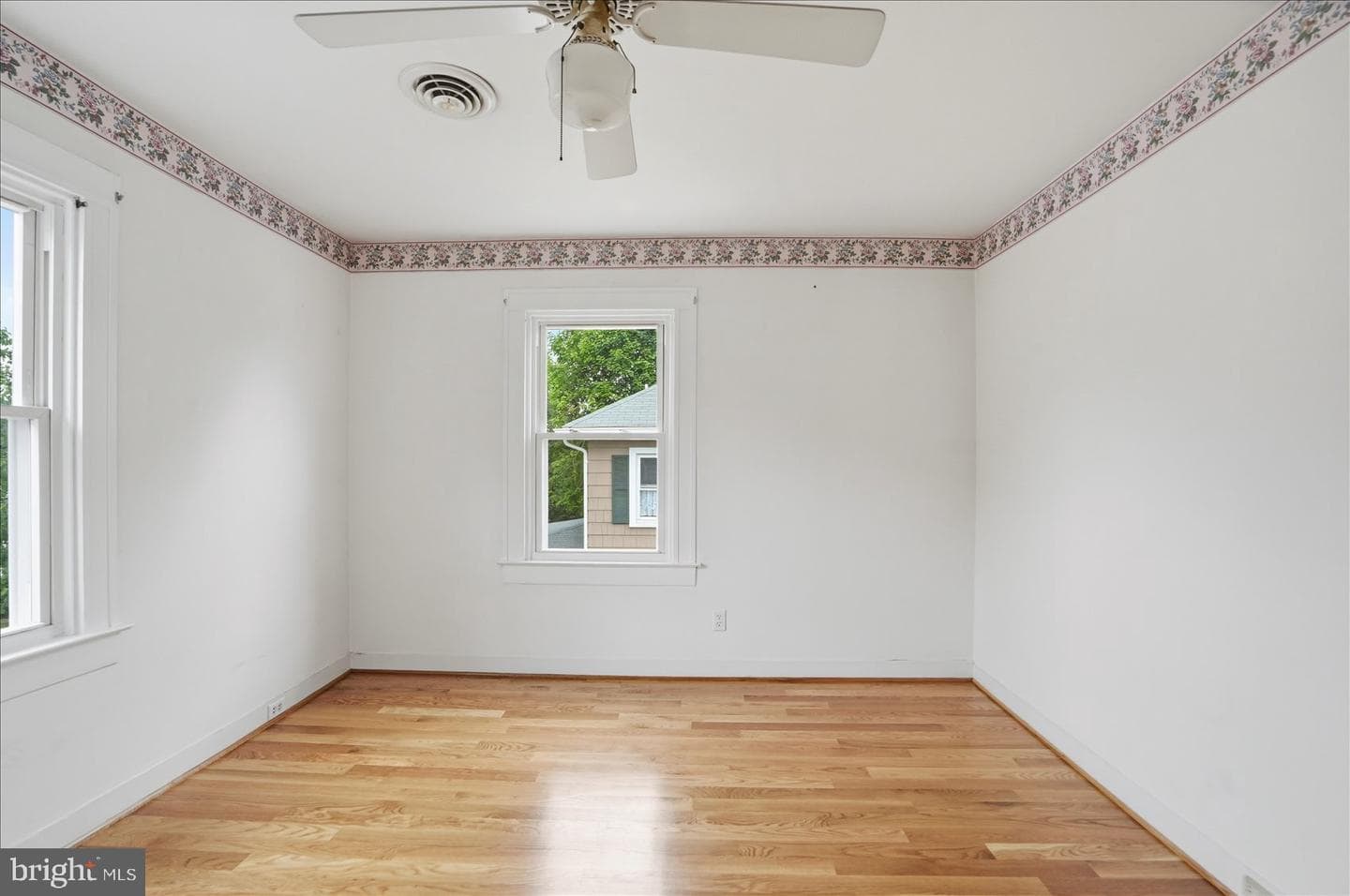 24 Normal Terrace photo 32