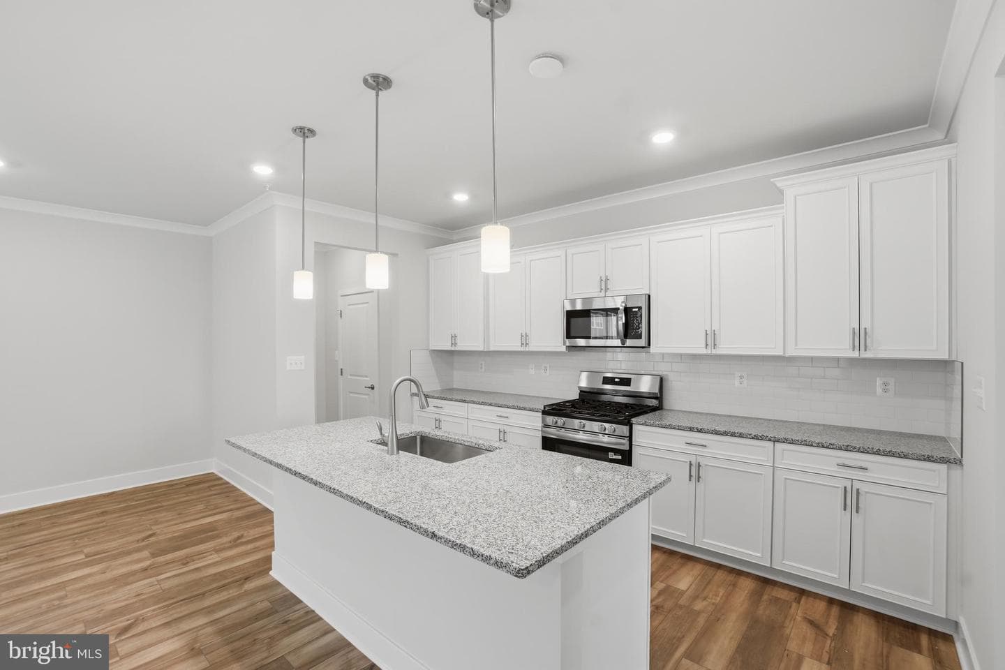 6613 Greenleigh Avenue photo 3