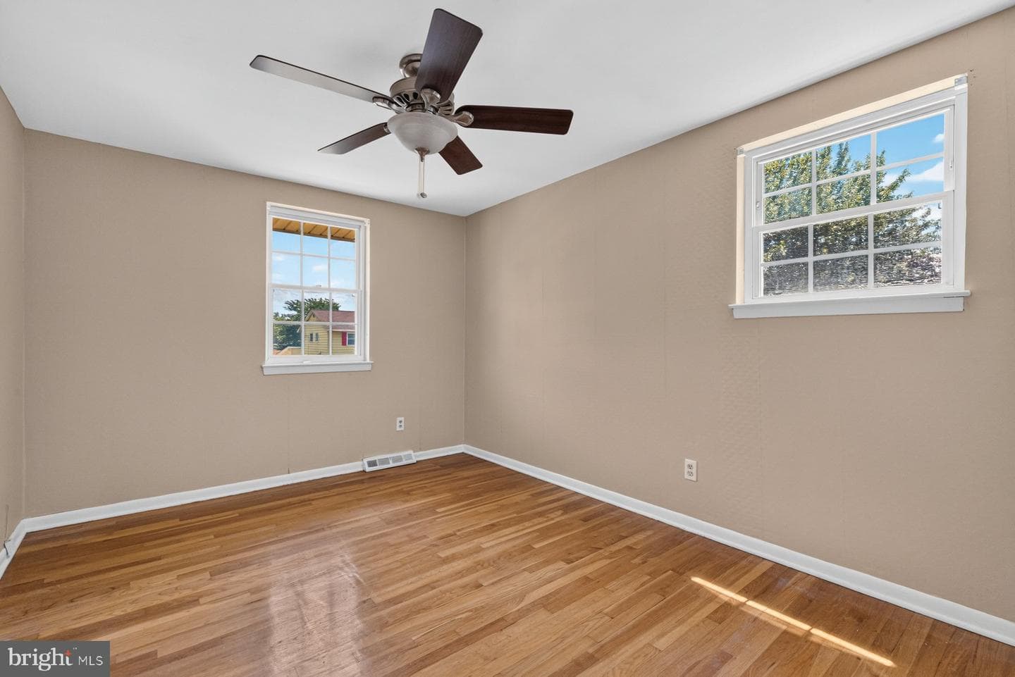 9922 Hoyt Cir photo 17