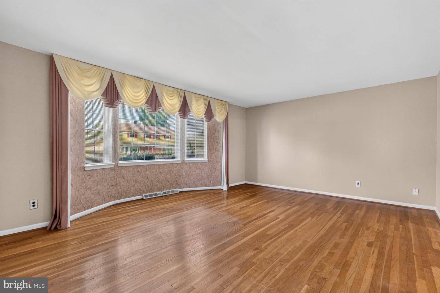 9922 Hoyt Cir photo 3